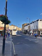 Stylish Maisonette and studio in Victoria