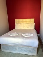 Stylish Maisonette and studio in Victoria