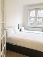 Stylish Maisonette and studio in Victoria