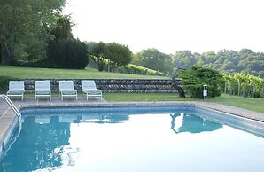 Clos Mirabel Manor B&B