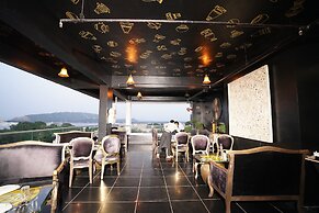 The Ramvilas - A Rooftop Lake View Hotel in Udaipur