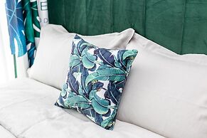 Locals Boutique Apartment Huafa Plaza 28