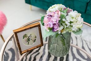 Locals Boutique Apartment Huafa Plaza 28