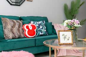 Locals Boutique Apartment Huafa Plaza 28