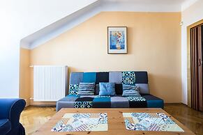 Elegant Apartment Market Square