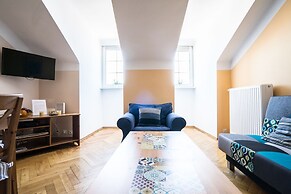 Elegant Apartment Market Square