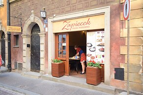 Elegant Apartment Market Square