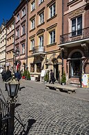 Elegant Apartment Market Square