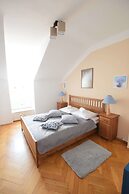 Elegant Apartment Market Square