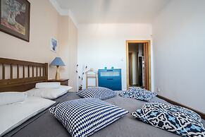 Elegant Apartment Market Square