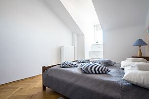 Elegant Apartment Market Square