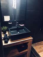 Home Plus Psirri Apartment