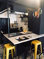 Home Plus Psirri Apartment