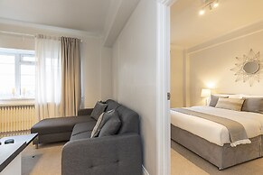 Grand Swiss Cottage Apartment