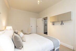 Grand Swiss Cottage Apartment
