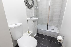 Grand Swiss Cottage Apartment