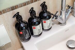 Locals Boutique Apartment Huafa Plaza 35