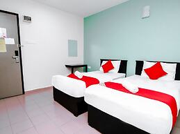 OYO 816 Hotel De Kiara