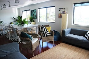 Yeppoon Beachhouse - Hostel