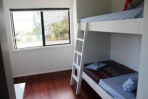 Yeppoon Beachhouse - Hostel