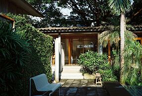 SUNKISS pool.bed.cafe