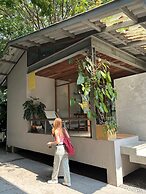 SUNKISS pool.bed.cafe