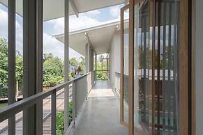 SUNKISS pool.bed.cafe