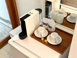 SUNKISS pool.bed.cafe