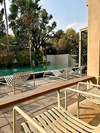 SUNKISS pool.bed.cafe