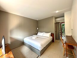 SUNKISS pool.bed.cafe