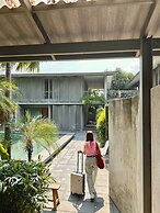 SUNKISS pool.bed.cafe