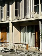 SUNKISS pool.bed.cafe