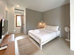 SUNKISS pool.bed.cafe