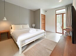 SUNKISS pool.bed.cafe