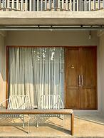 SUNKISS pool.bed.cafe