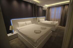 Maxela Rooms & Suites