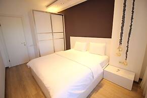 Maxela Rooms & Suites