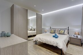 Luxury 3BR Apartment With Marina Views