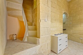 Traditional Maltese Townhouse, Roof Terrace and Views
