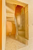 Traditional Maltese Townhouse, Roof Terrace and Views