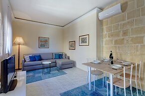 Traditional Maltese Townhouse, Roof Terrace and Views