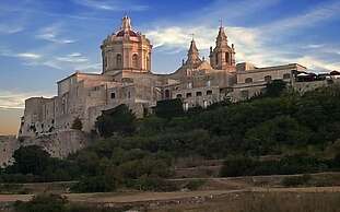 Traditional Maltese Townhouse, Roof Terrace and Views