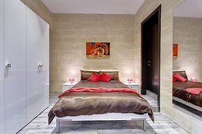 Charming Seafront House In Kalkara