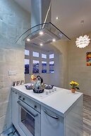 Charming Seafront House In Kalkara