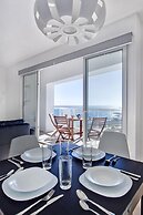 Modern Sea-view Apartment in a Prime Location