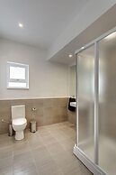 Modern Sea-view Apartment in a Prime Location