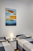 Modern Sea-view Apartment in a Prime Location