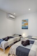 Modern Sea-view Apartment in a Prime Location