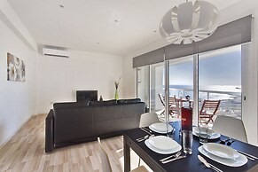Modern Sea-view Apartment in a Prime Location