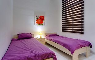 Spacious Seafront Apartment With Stunning Views